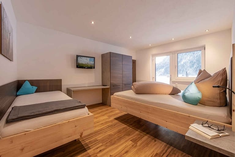 Swiss pine bed, Satellite TV, Free WIFI & bed for 5th person