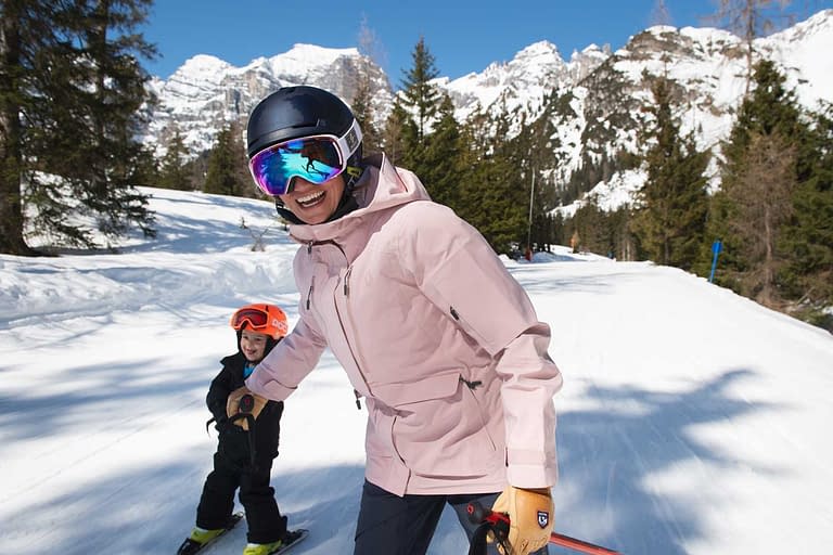 Familienparadies Schlick 2000 - Das Skigebiet Schlick 2000 ist ein überschaubares und doch großes Skigebiet. Vor allem Familien kommen hier voll auf ihre Kosten. Familienspass garantiert.